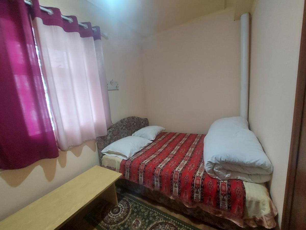 Rahat Guest House & Hostel In Toktogul Luaran gambar