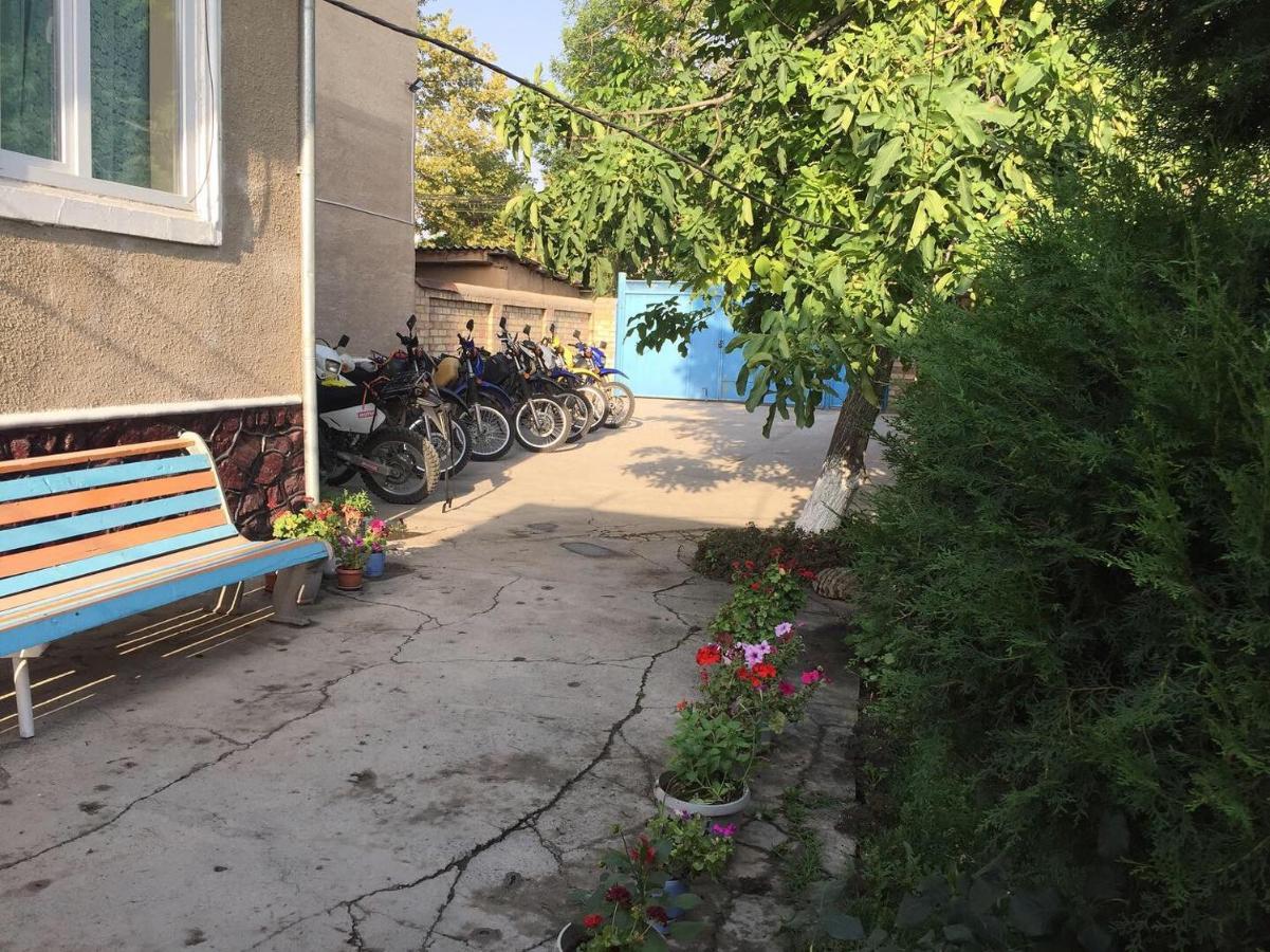 Rahat Guest House & Hostel In Toktogul Luaran gambar