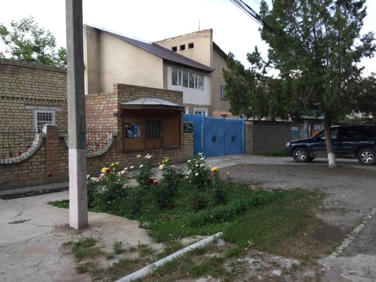 Rahat Guest House & Hostel In Toktogul Luaran gambar