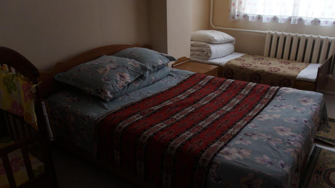 Rahat Guest House & Hostel In Toktogul Luaran gambar