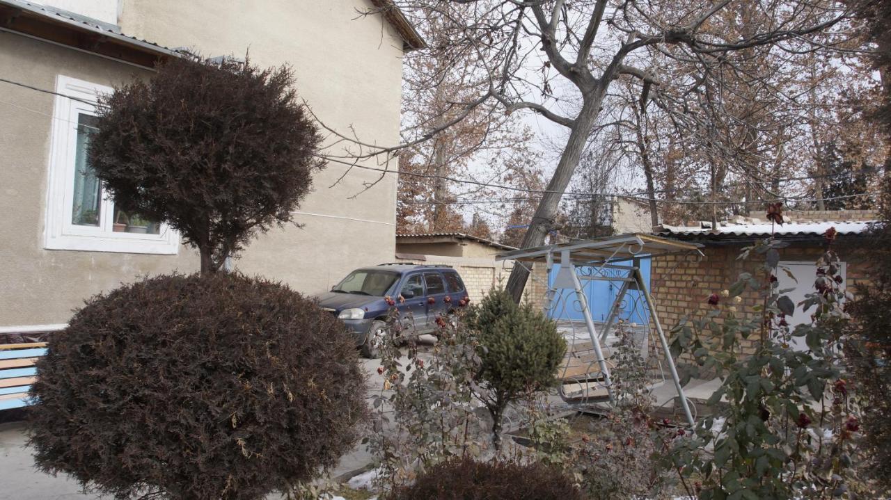 Rahat Guest House & Hostel In Toktogul Luaran gambar