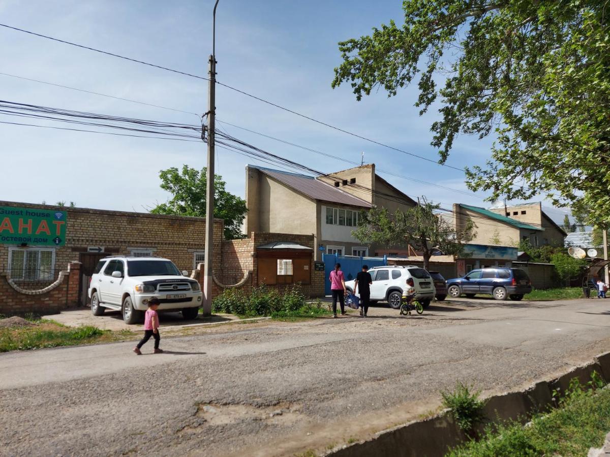 Rahat Guest House & Hostel In Toktogul Luaran gambar