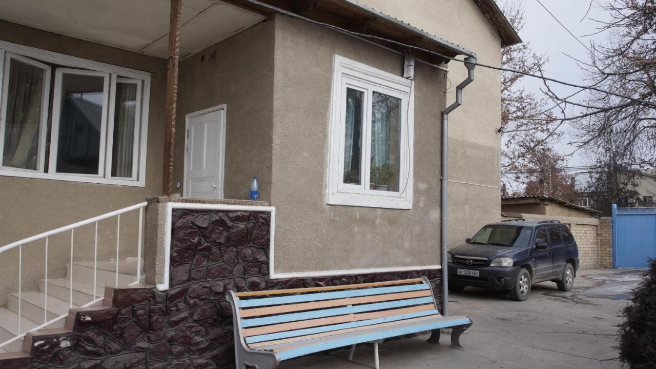 Rahat Guest House & Hostel In Toktogul Luaran gambar
