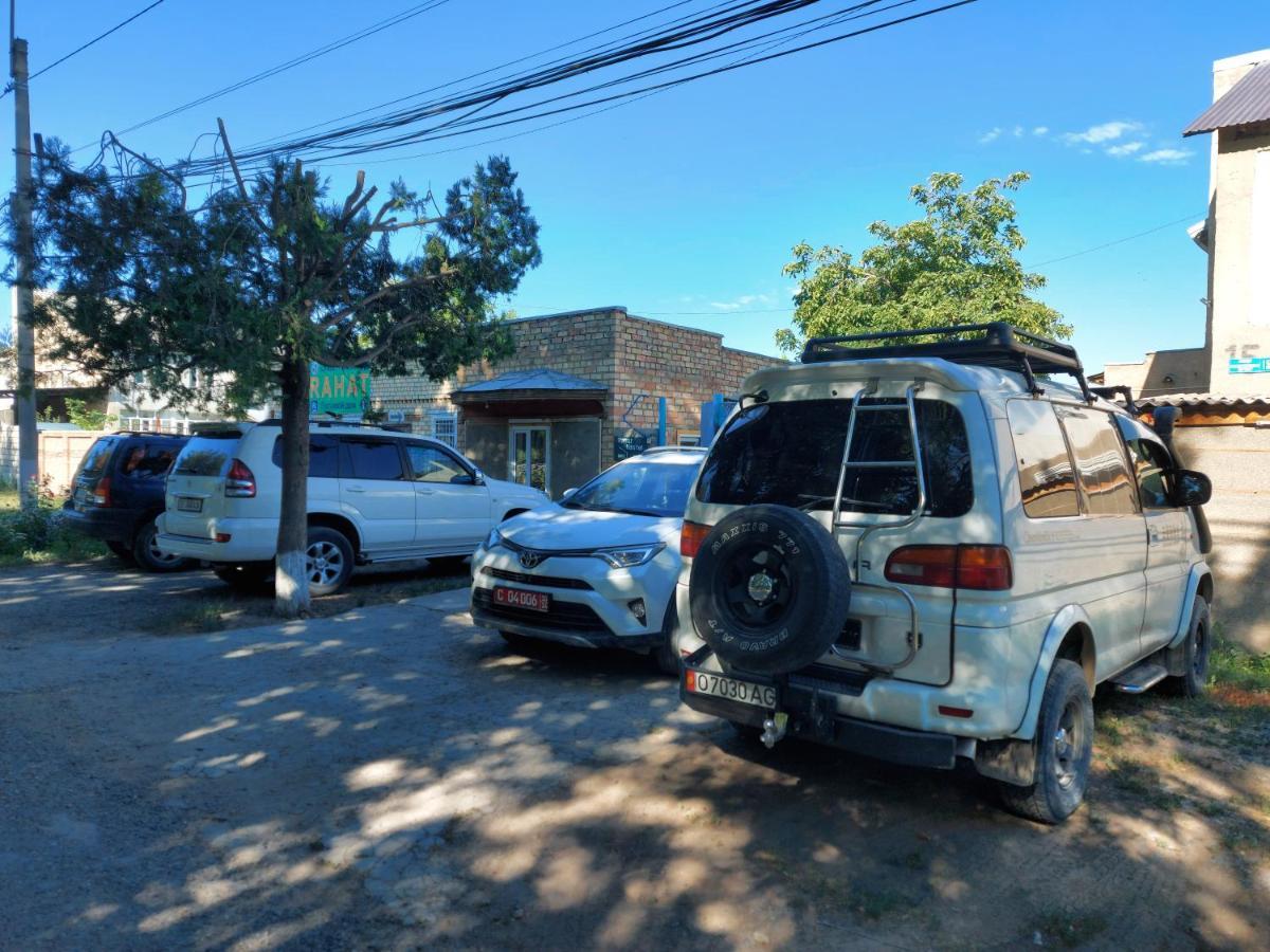 Rahat Guest House & Hostel In Toktogul Luaran gambar