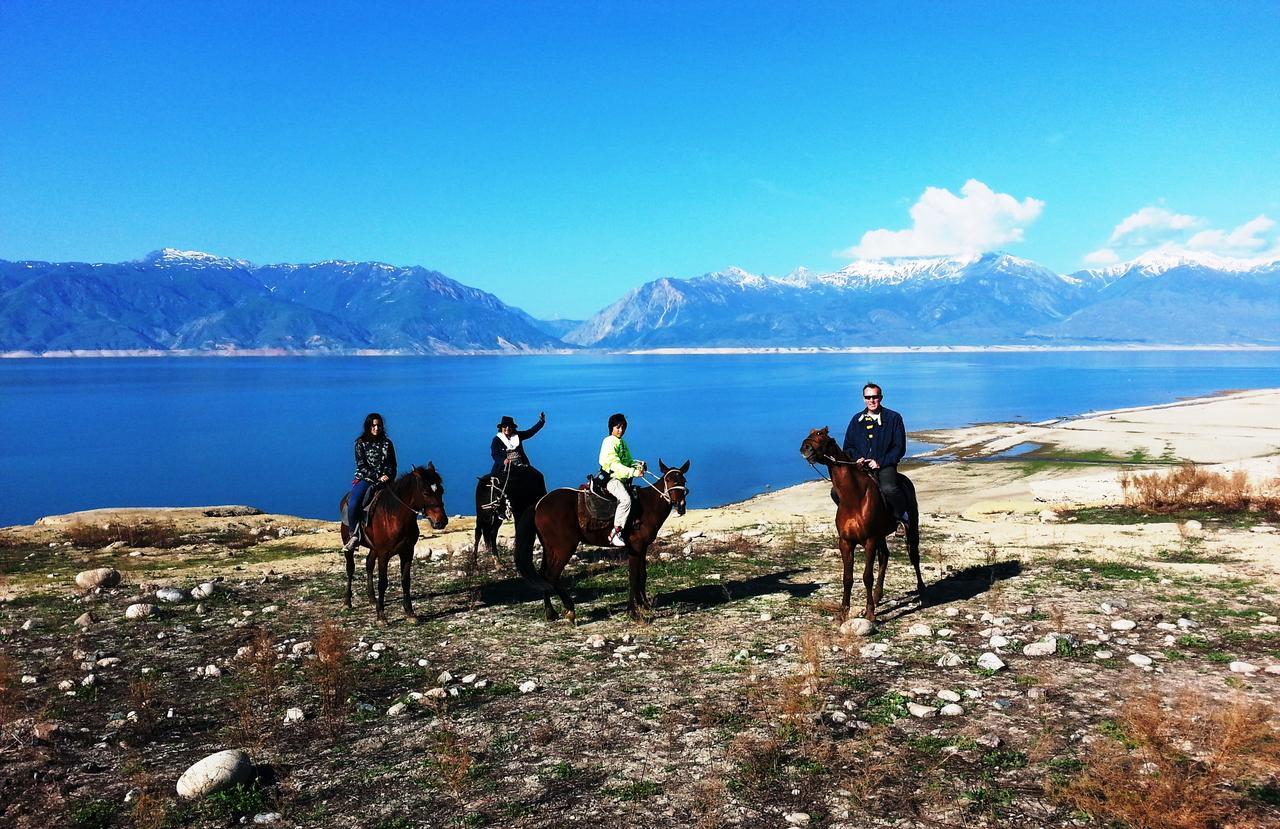 Rahat Guest House & Hostel In Toktogul Luaran gambar