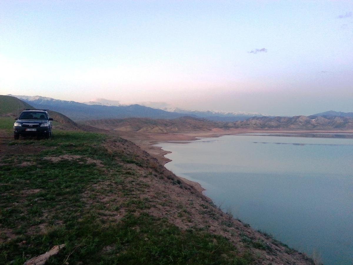 Rahat Guest House & Hostel In Toktogul Luaran gambar