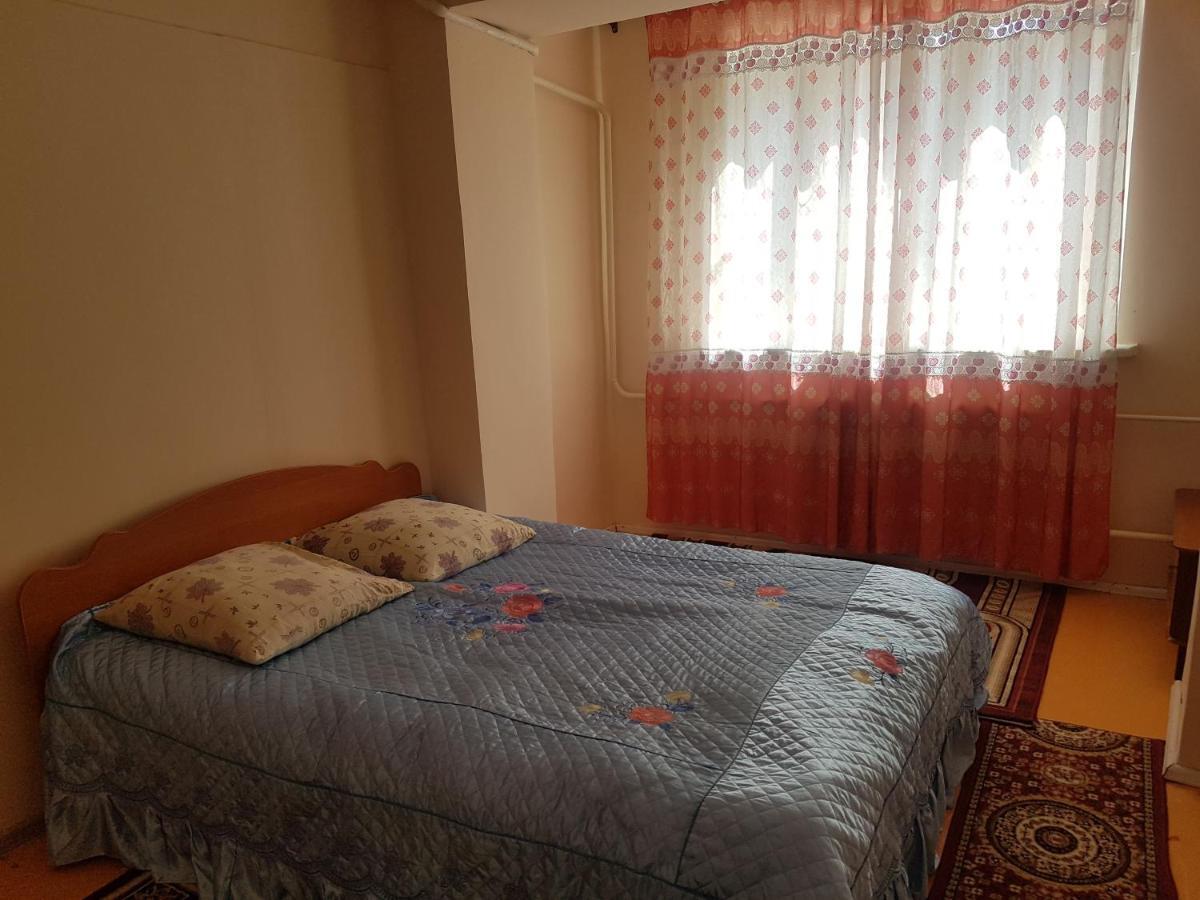 Rahat Guest House & Hostel In Toktogul Luaran gambar