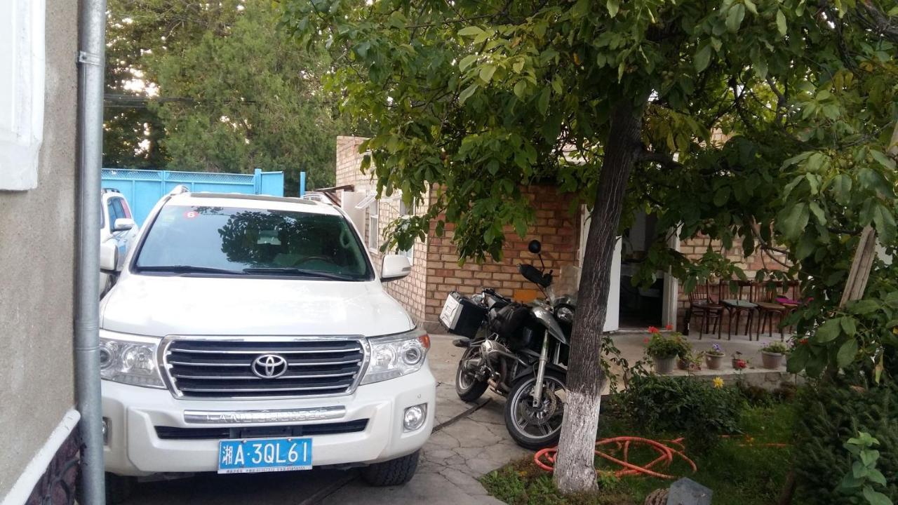 Rahat Guest House & Hostel In Toktogul Luaran gambar