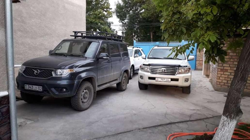 Rahat Guest House & Hostel In Toktogul Luaran gambar