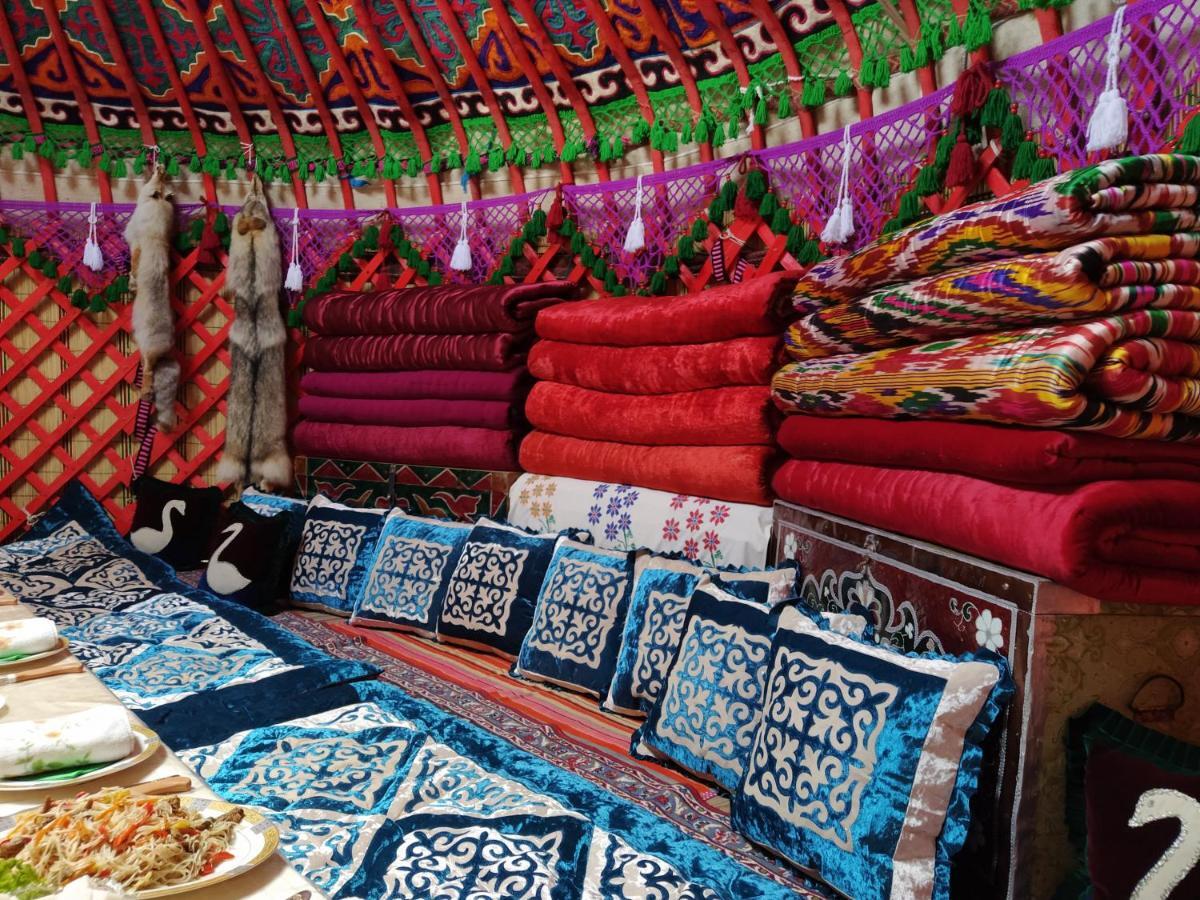 Rahat Guest House & Hostel In Toktogul Luaran gambar