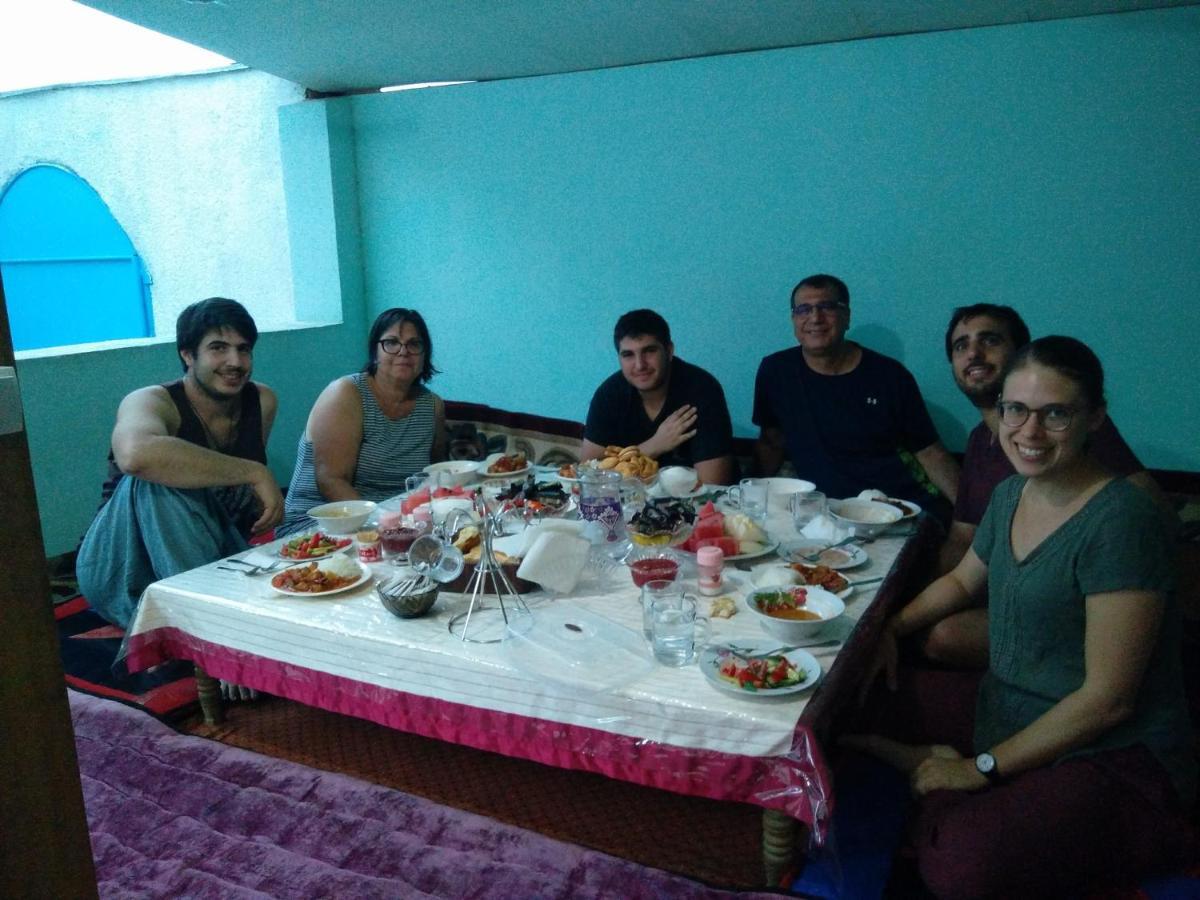 Rahat Guest House & Hostel In Toktogul Luaran gambar